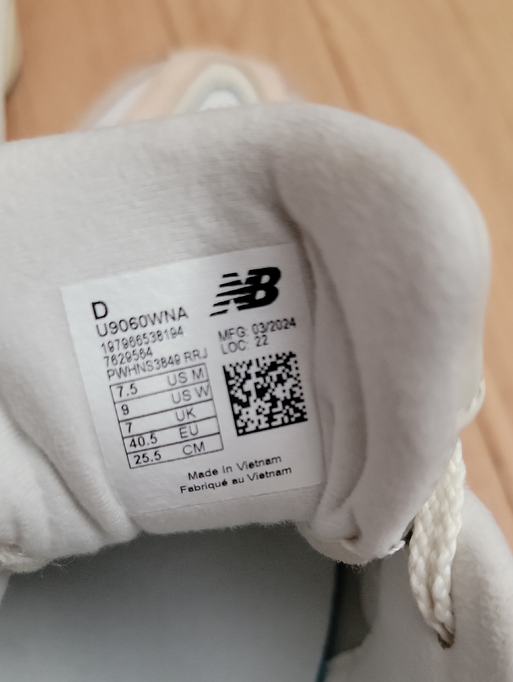 New Balance 9060 Sneakers - Worn Once - Picture 5 of 6